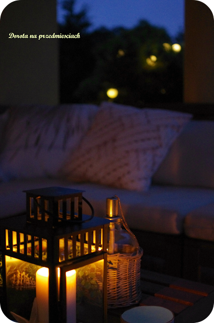 taras wieczór, lamki w ogrodzie, światełka, jak ozdobić taras