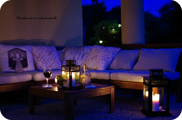 taras wieczór, lamki w ogrodzie, światełka, jak ozdobić taras