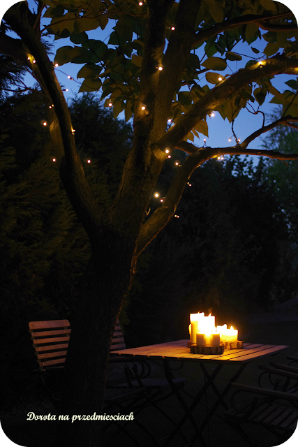 oświetlenie na ogrodzie, lampki solarne,