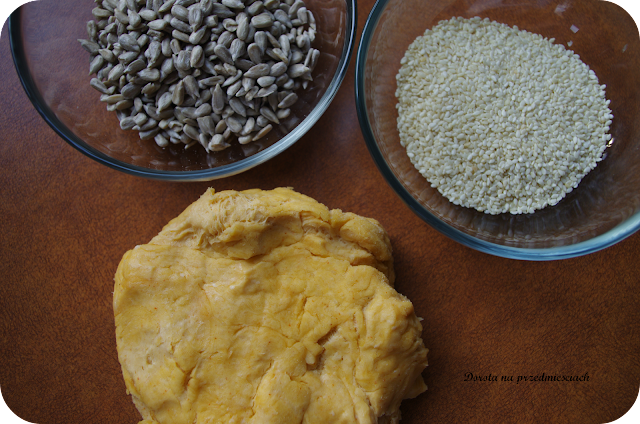 zdrowe przekaski, do chrupania, serowe ciasteczka menu kibica