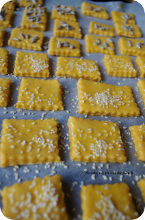 zdrowe przekaski, do chrupania, serowe ciasteczka menu kibica