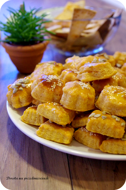 zdrowe przekaski, do chrupania, serowe ciasteczka menu kibica