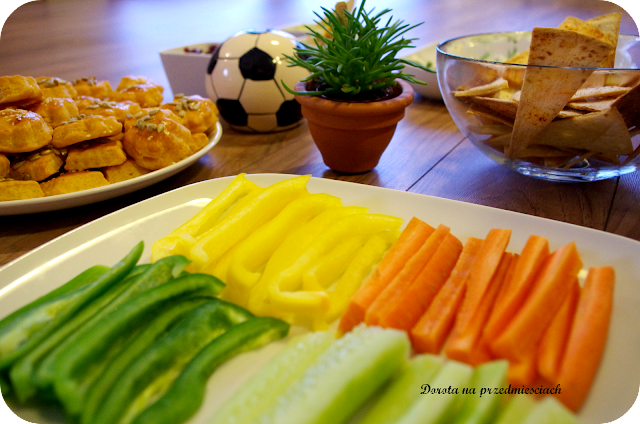 zdrowe przekaski, do chrupania, serowe ciasteczka menu kibica